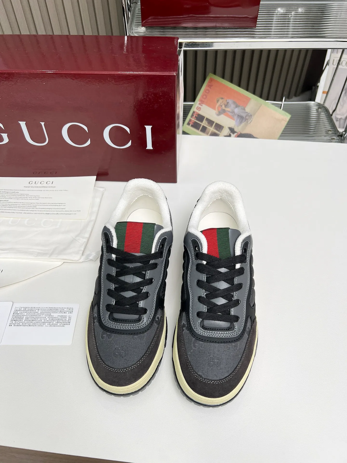 [G Home] P: 600💰 Couple size: Female 35-40. Male 39-44 (45 custom-made) 🆕2025.GUCC Gucci original order quality The latest popular high and low top aged couple sneakers series shipped original purchase development and production, this high and low top sneakers adopt a basketball-style silhouette design, cleverly integrated with hollow panels and distressed effects, showing unique ingenuity. The ingenuity incorporates brand logo details such as interlocking Double G styling accessories and Gucci lettering, a low-key tribute to the brand's design heritage. Exquisite packaging at the delivery counter 🛍📦 ▪️ Fabric: Original customized imported first-layer cowhide ▪️ Inner lining: Imported first-layer cowhide ▪️ Sole: Original molded two-color TPU sole ▪️ Sole thickness: 3cm